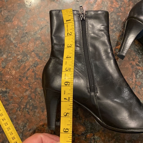 3 Pair of Michelle D Boots - Picture 10 of 10